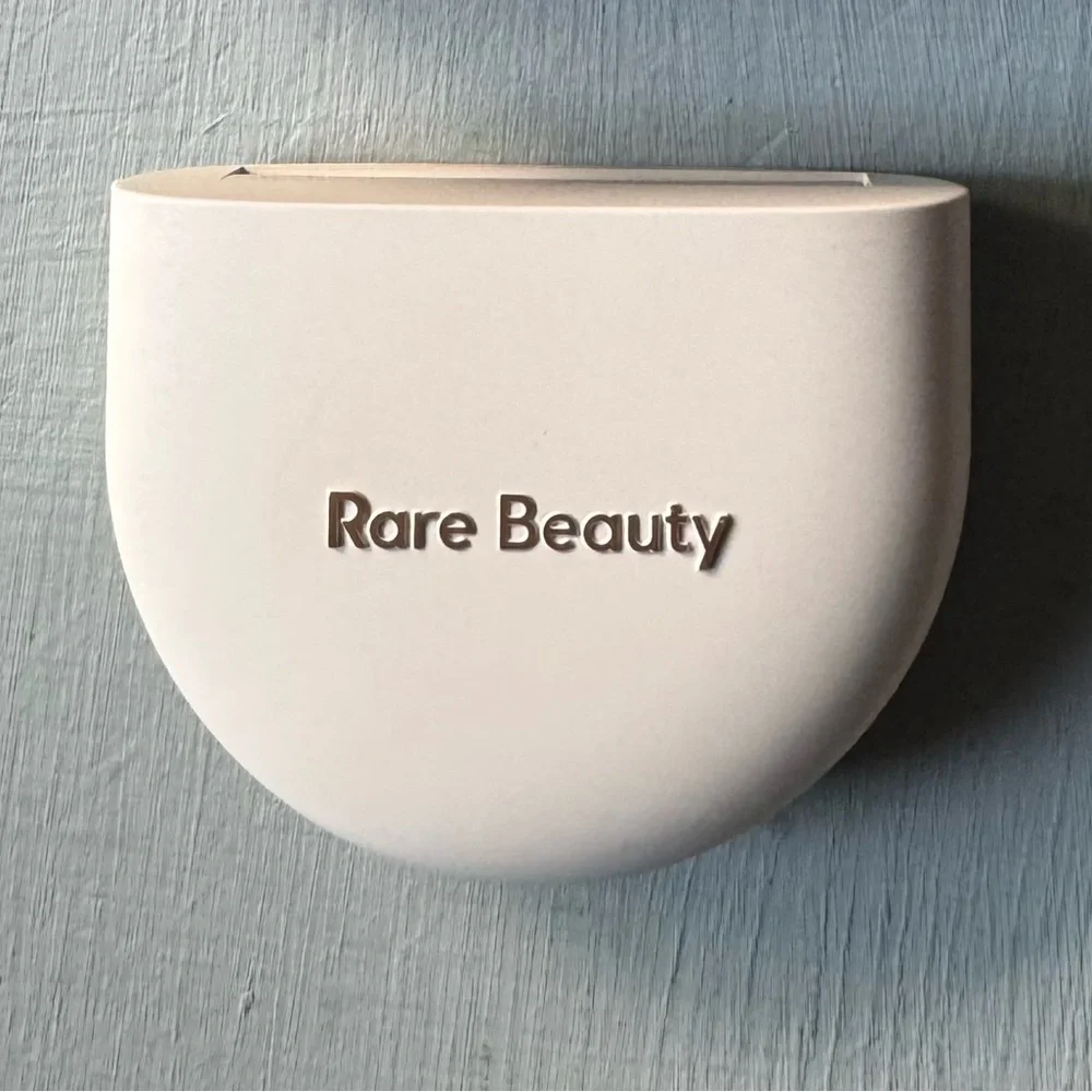 NWT Rare Beauty by Selena Gomez Tinted Pressed Finishing Powder in Almond
